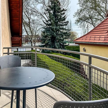 Villa 21 Boutique Rooms Balatonalmádi Esterno foto