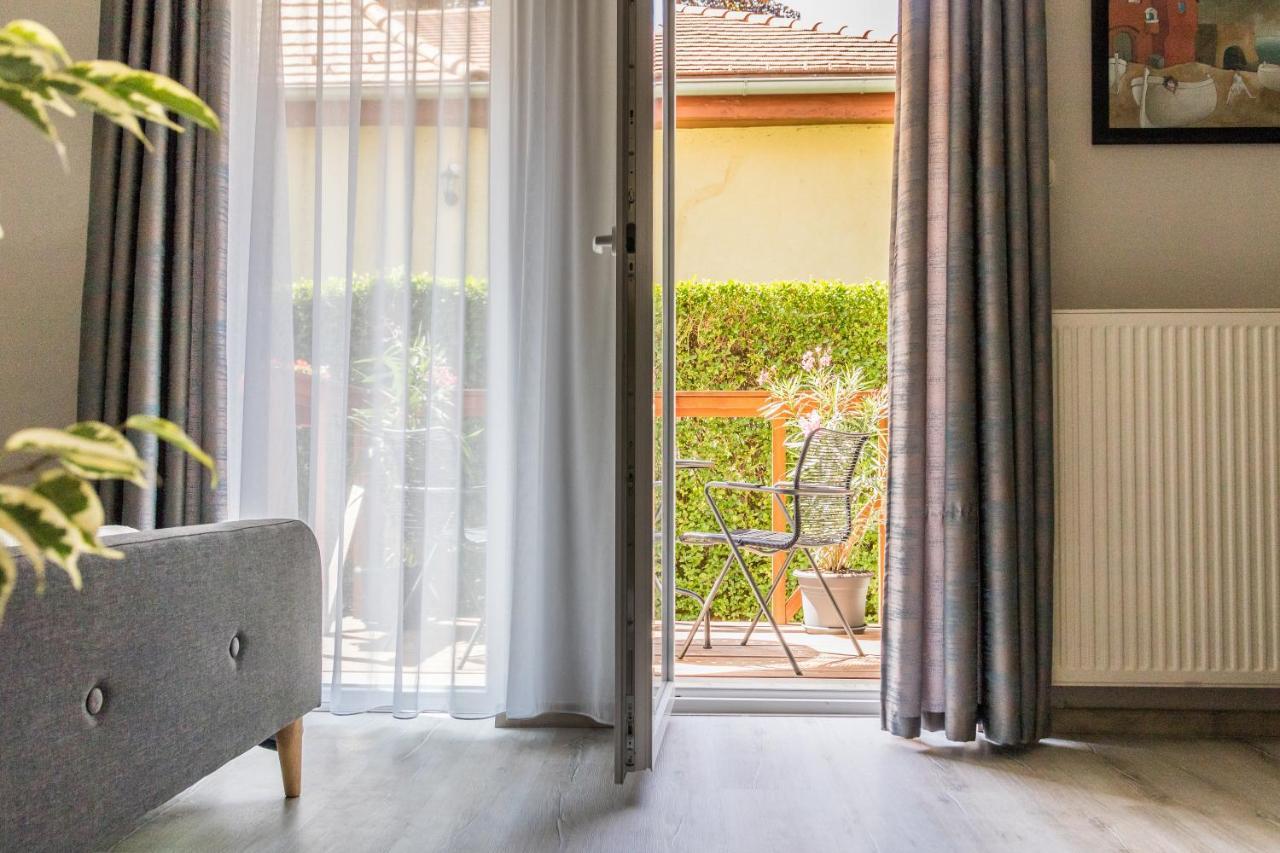Villa 21 Boutique Rooms Balatonalmádi Esterno foto