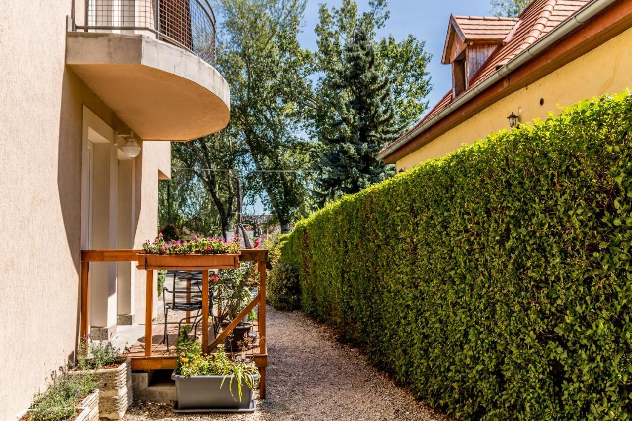 Villa 21 Boutique Rooms Balatonalmádi Esterno foto