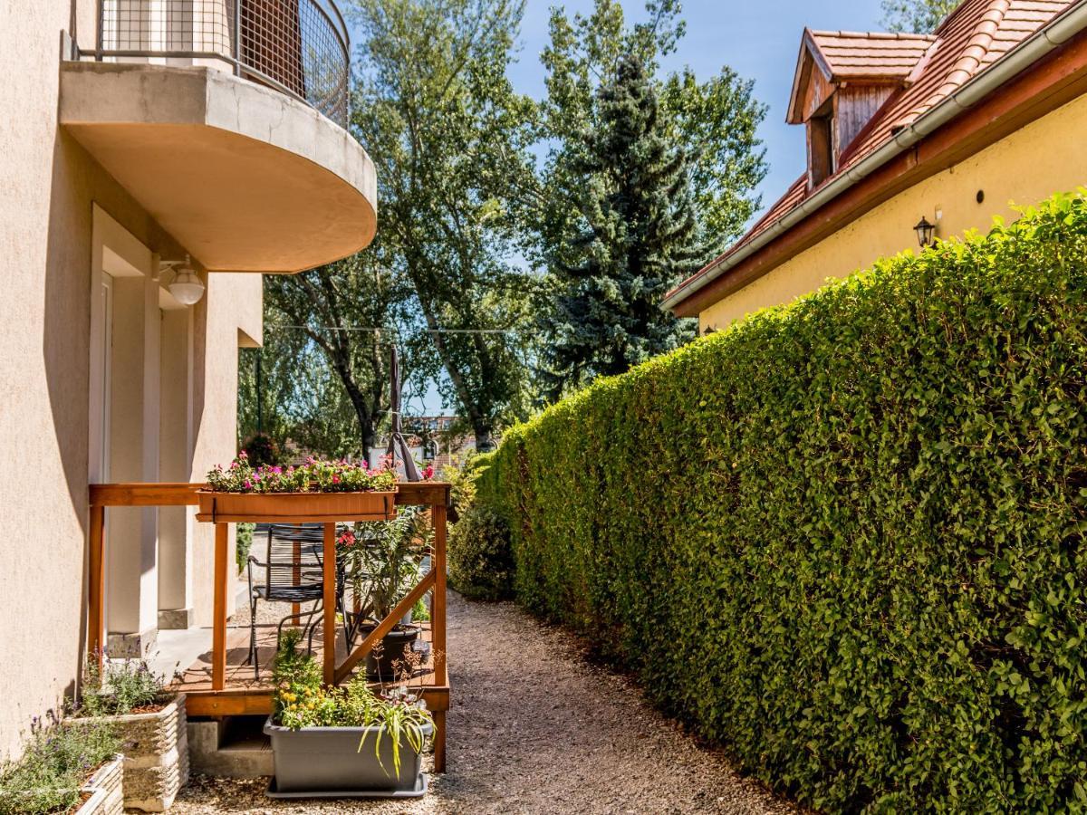 Villa 21 Boutique Rooms Balatonalmádi Esterno foto
